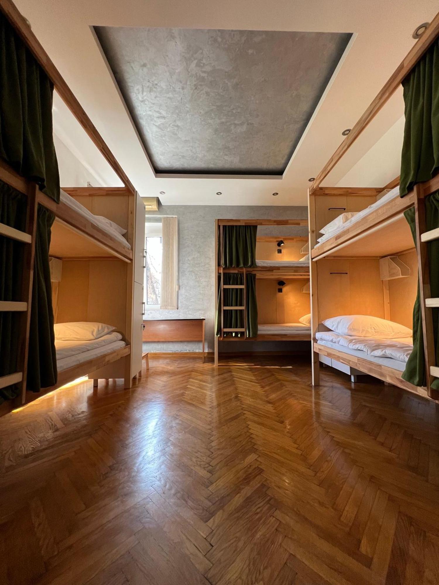 Cabbage Hostel Belgrad Exteriör bild