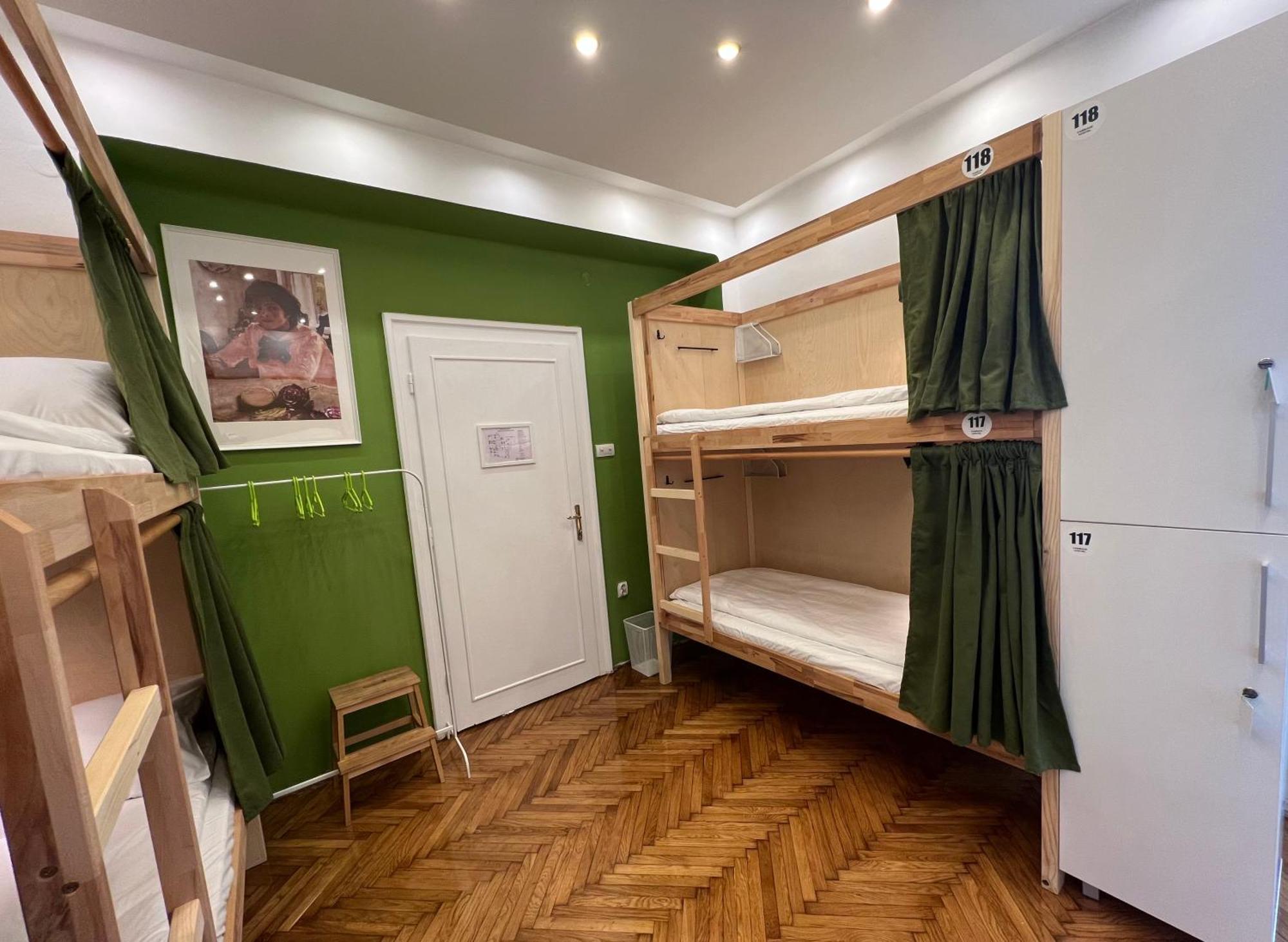 Cabbage Hostel Belgrad Exteriör bild