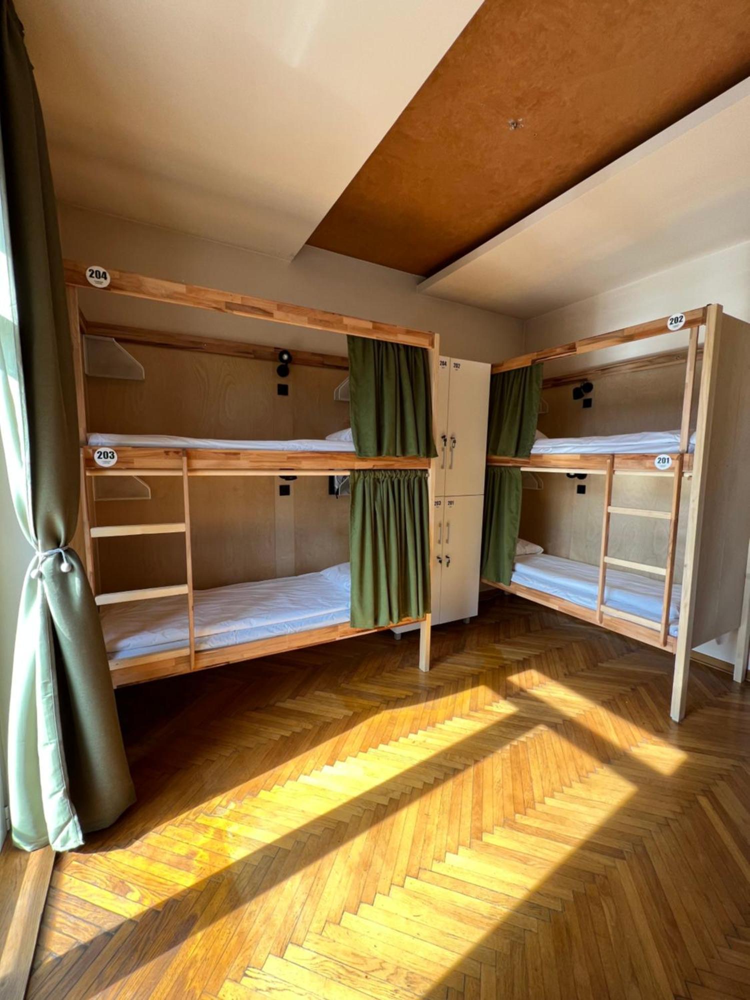 Cabbage Hostel Belgrad Exteriör bild
